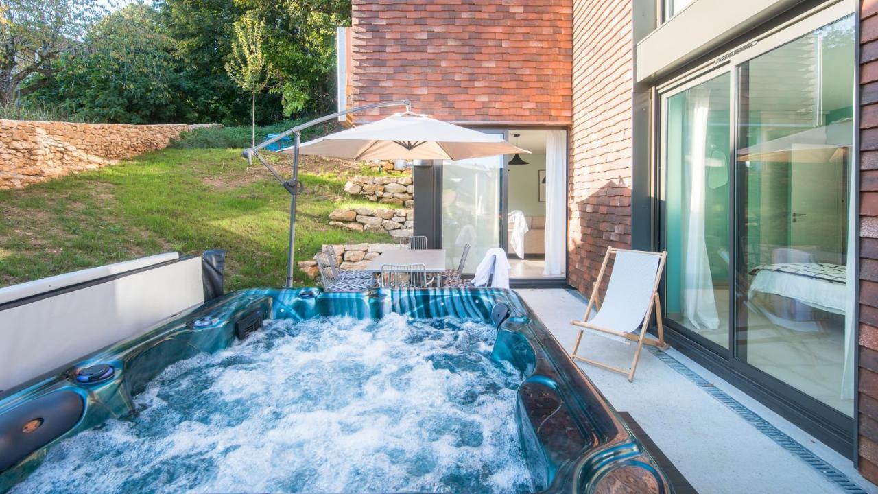 Apartamento Côté Jardin avec Jacuzzi Privatif et parking privé Sarlat Exterior foto