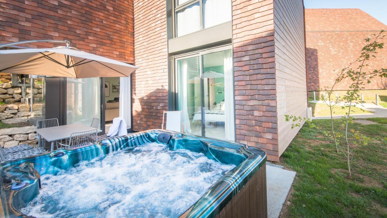 Apartamento Côté Jardin avec Jacuzzi Privatif et parking privé Sarlat Exterior foto